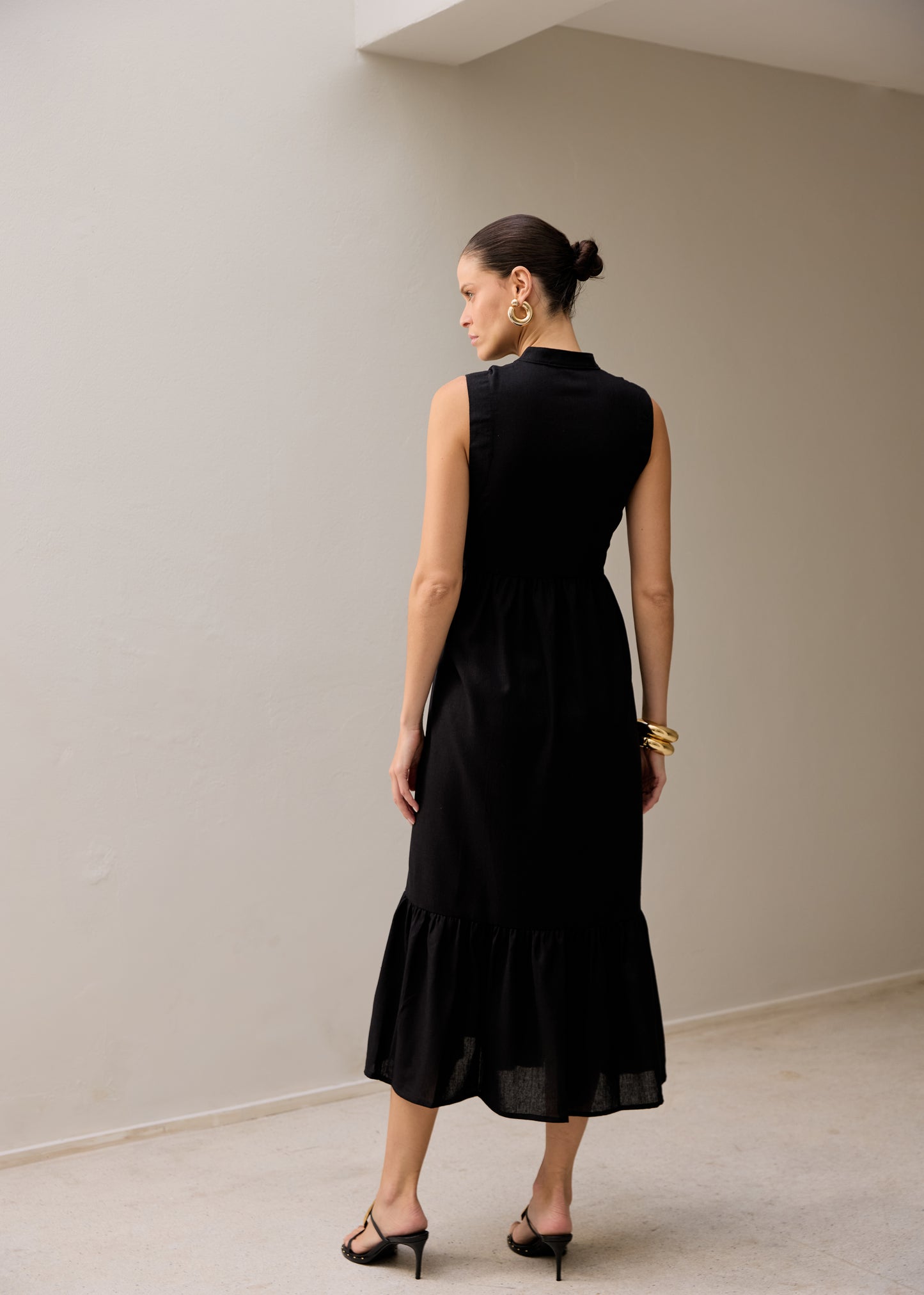 VESTIDO LONGO COM DECOTE E AMARRAÇÃO KRONNE