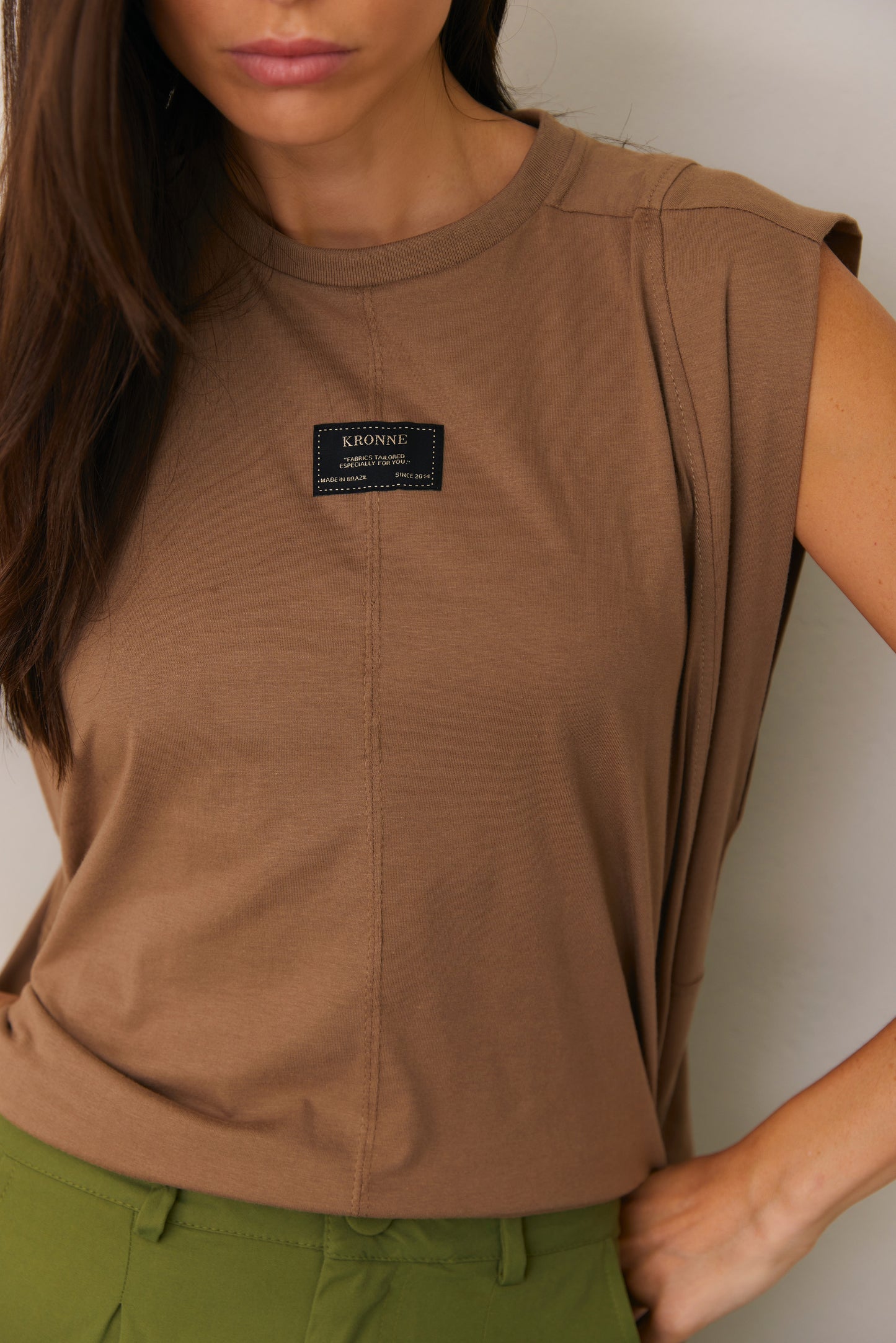 BLUSA REGATA COM PESPONTO