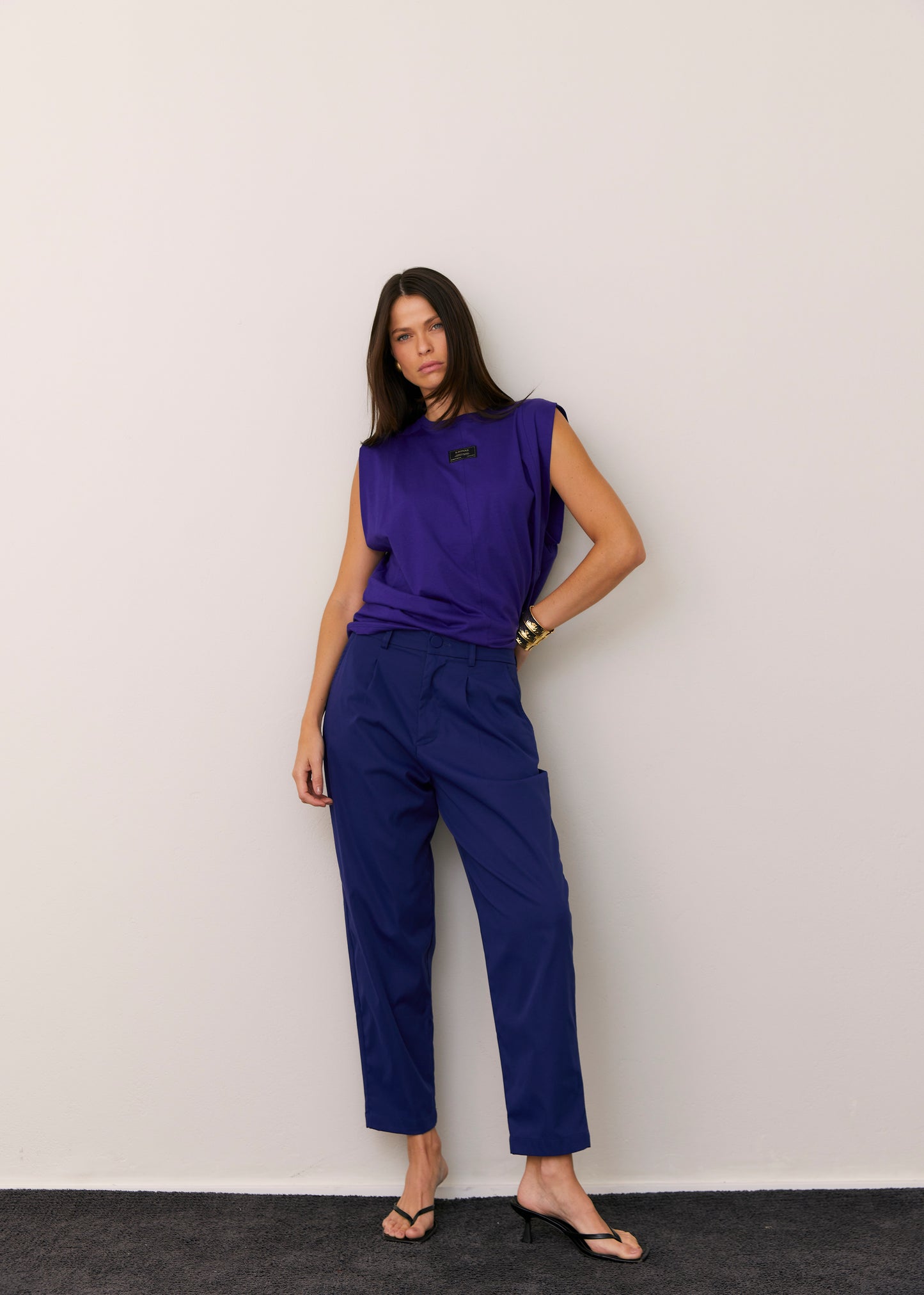BLUSA REGATA COM PESPONTO