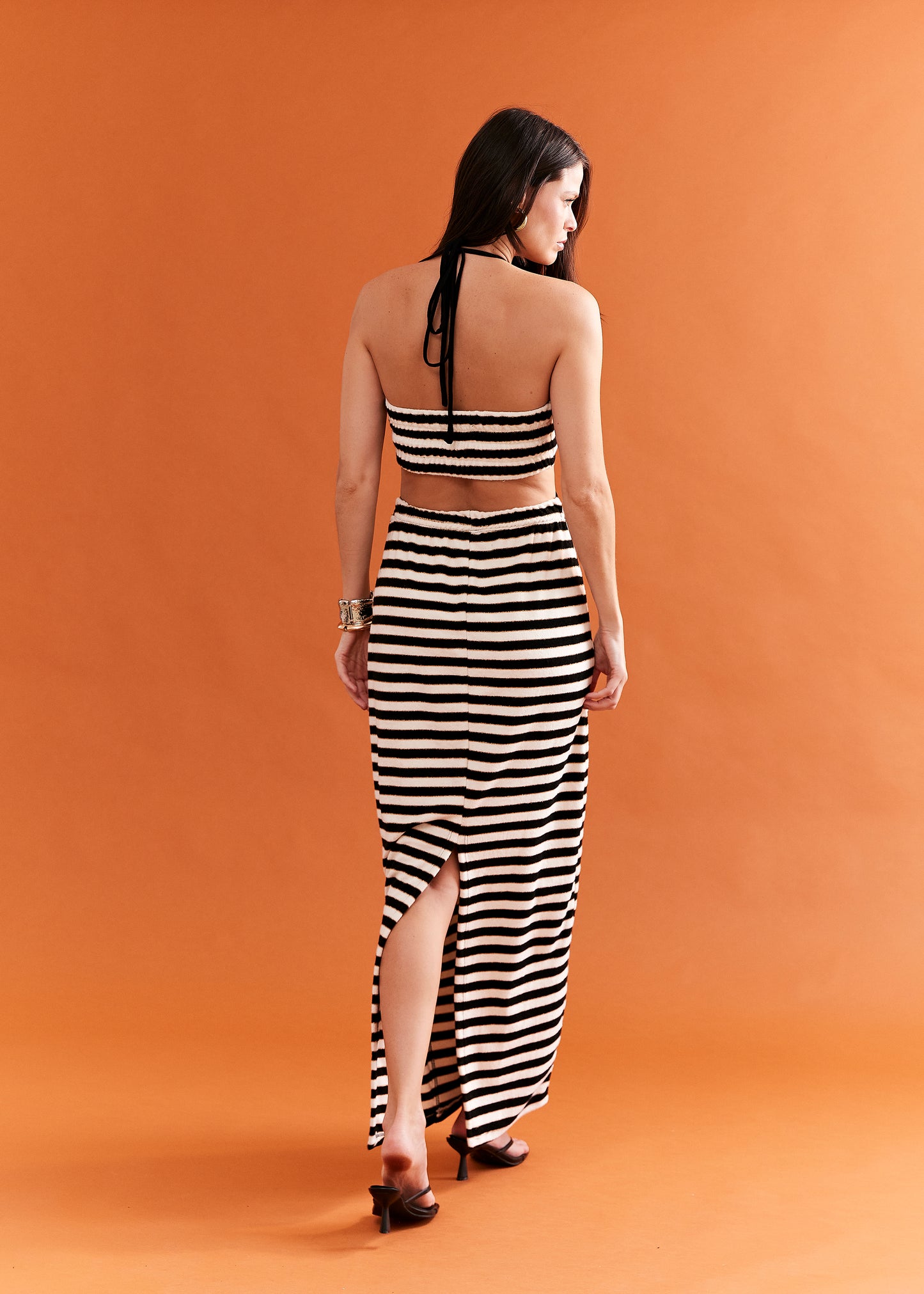 VESTIDO LONGO COM DECOTE LISTRAS KRONNE