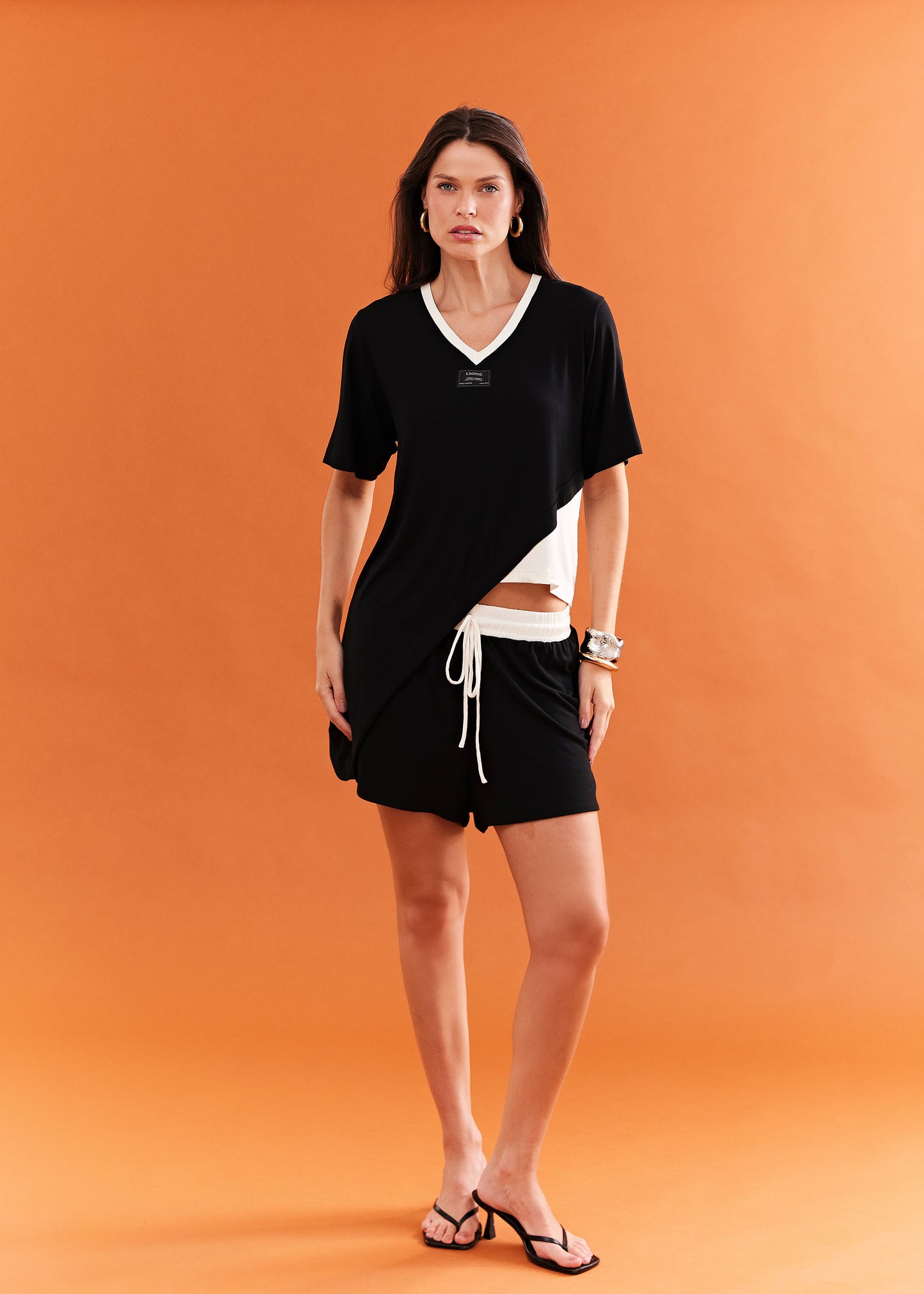 CONJUNTO BLUSA ASSIMÉTRICA E SHORT KRONNE