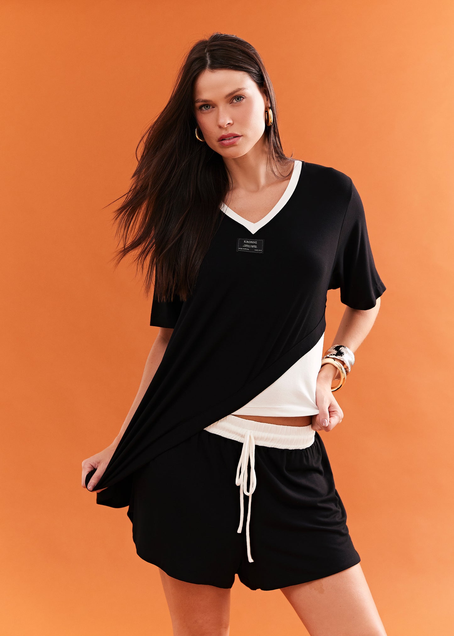 CONJUNTO BLUSA ASSIMÉTRICA E SHORT KRONNE