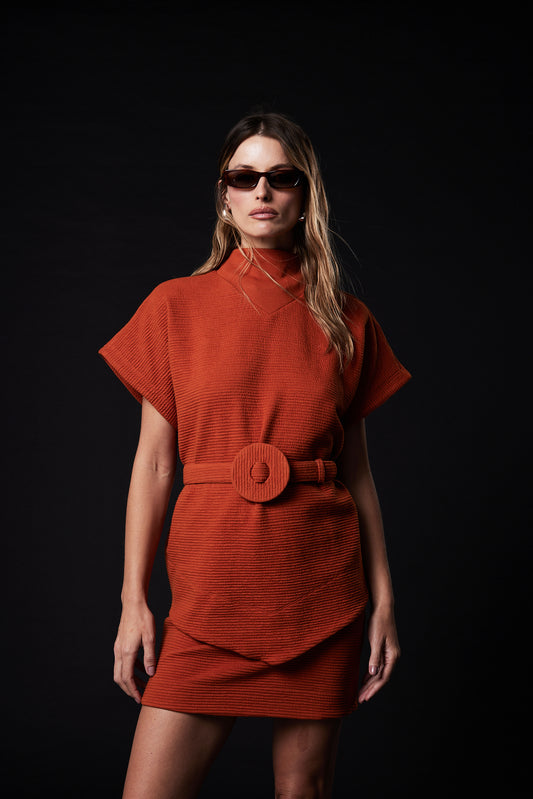 CONJUNTO BLUSA E SAIA C/ CINTO KRONNE