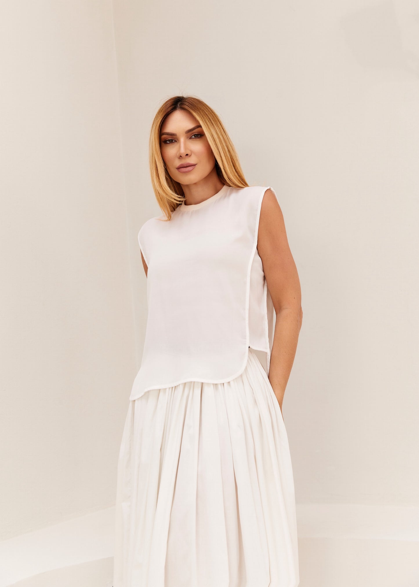 BLUSA AMPLA RECORTE KRONNE