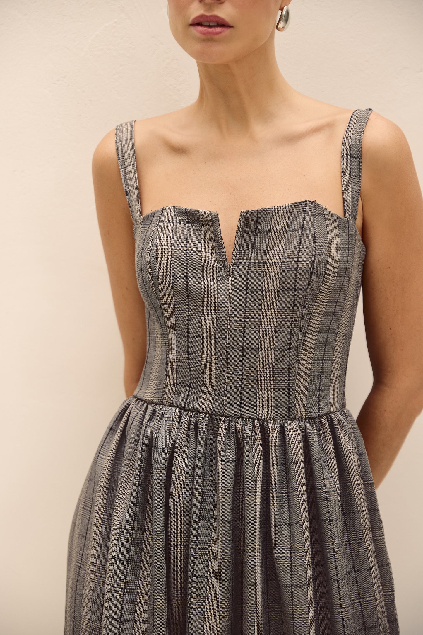 VESTIDO LONGO DECOTE V XADREZ KRONNE