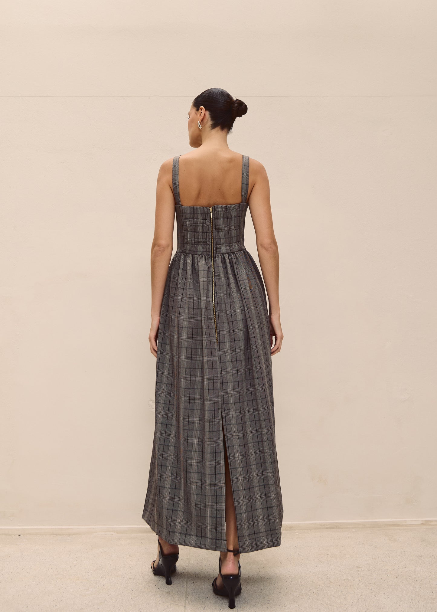 VESTIDO LONGO DECOTE V XADREZ KRONNE