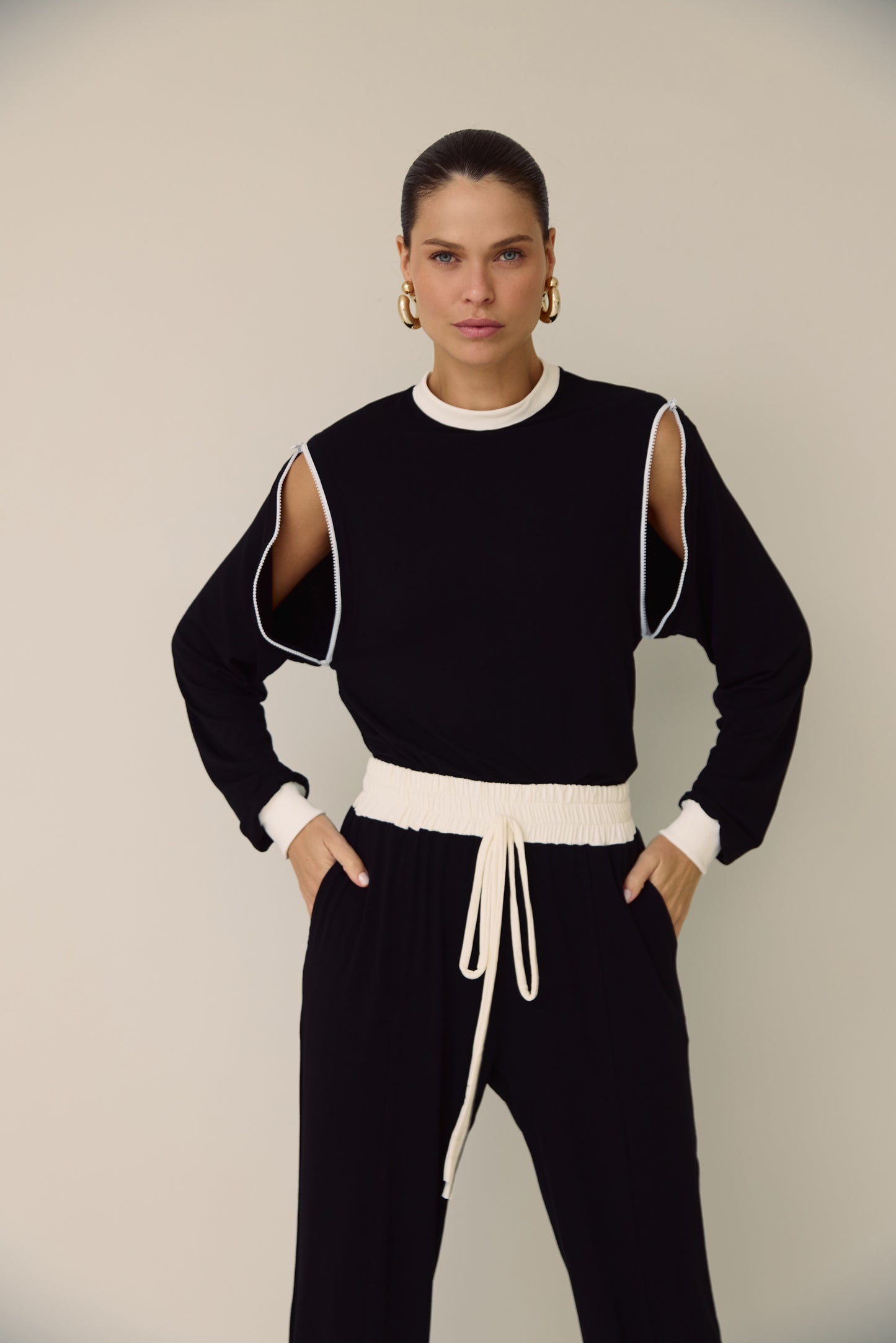 BLUSA COM DETALHE ZIPER + CALÇA JOGGER KRONNE