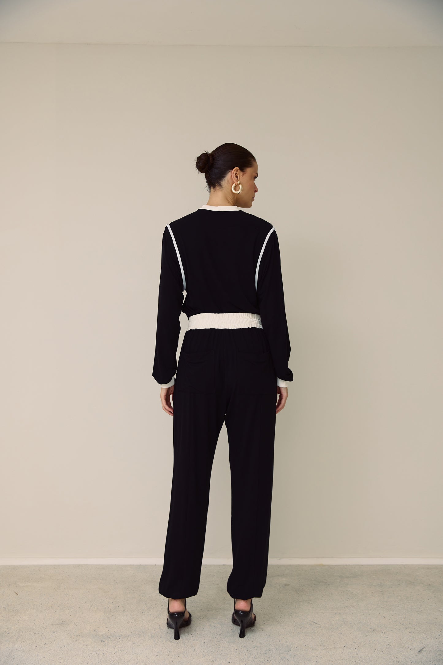BLUSA COM DETALHE ZIPER + CALÇA JOGGER KRONNE