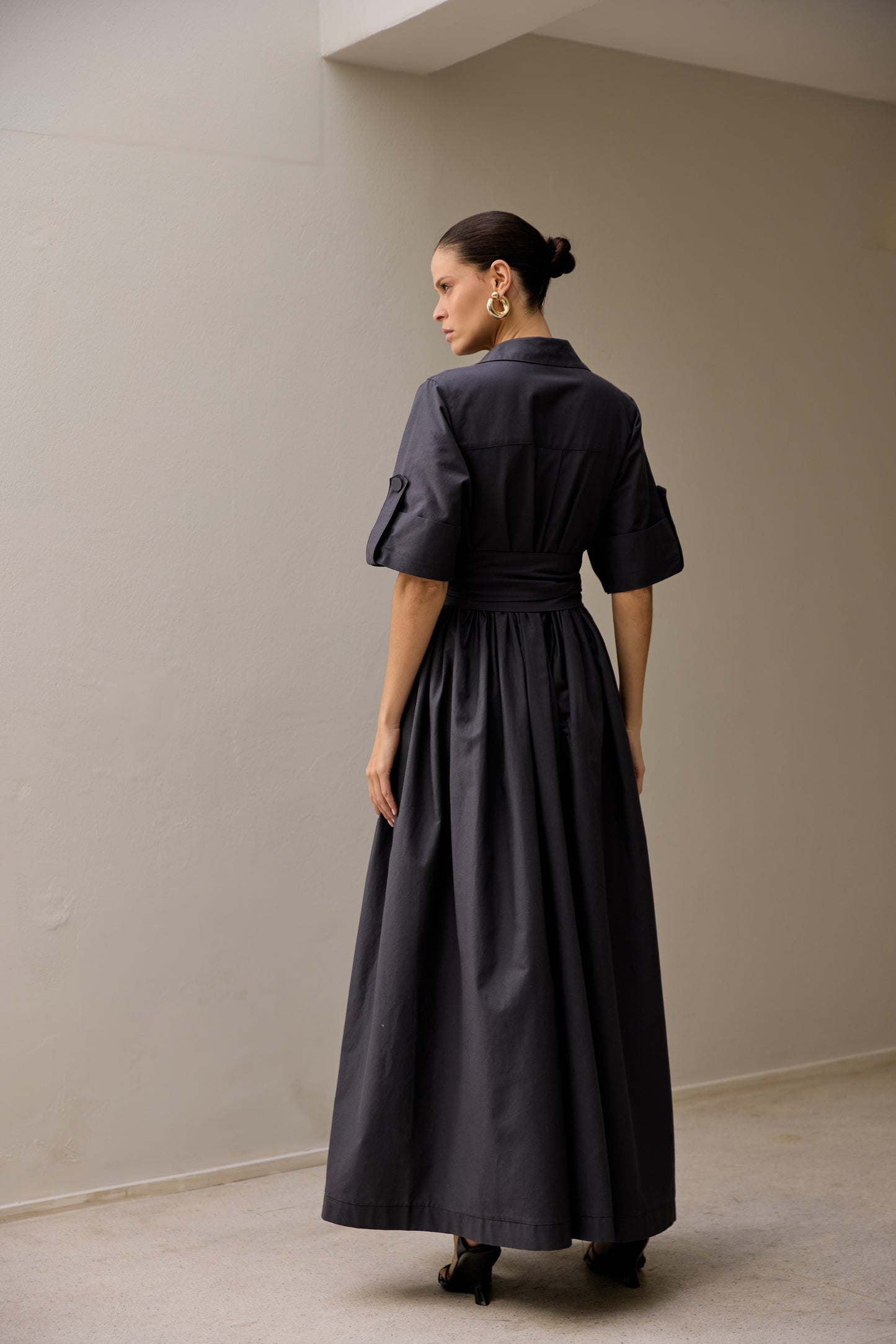 VESTIDO MIDI COM FAIXA