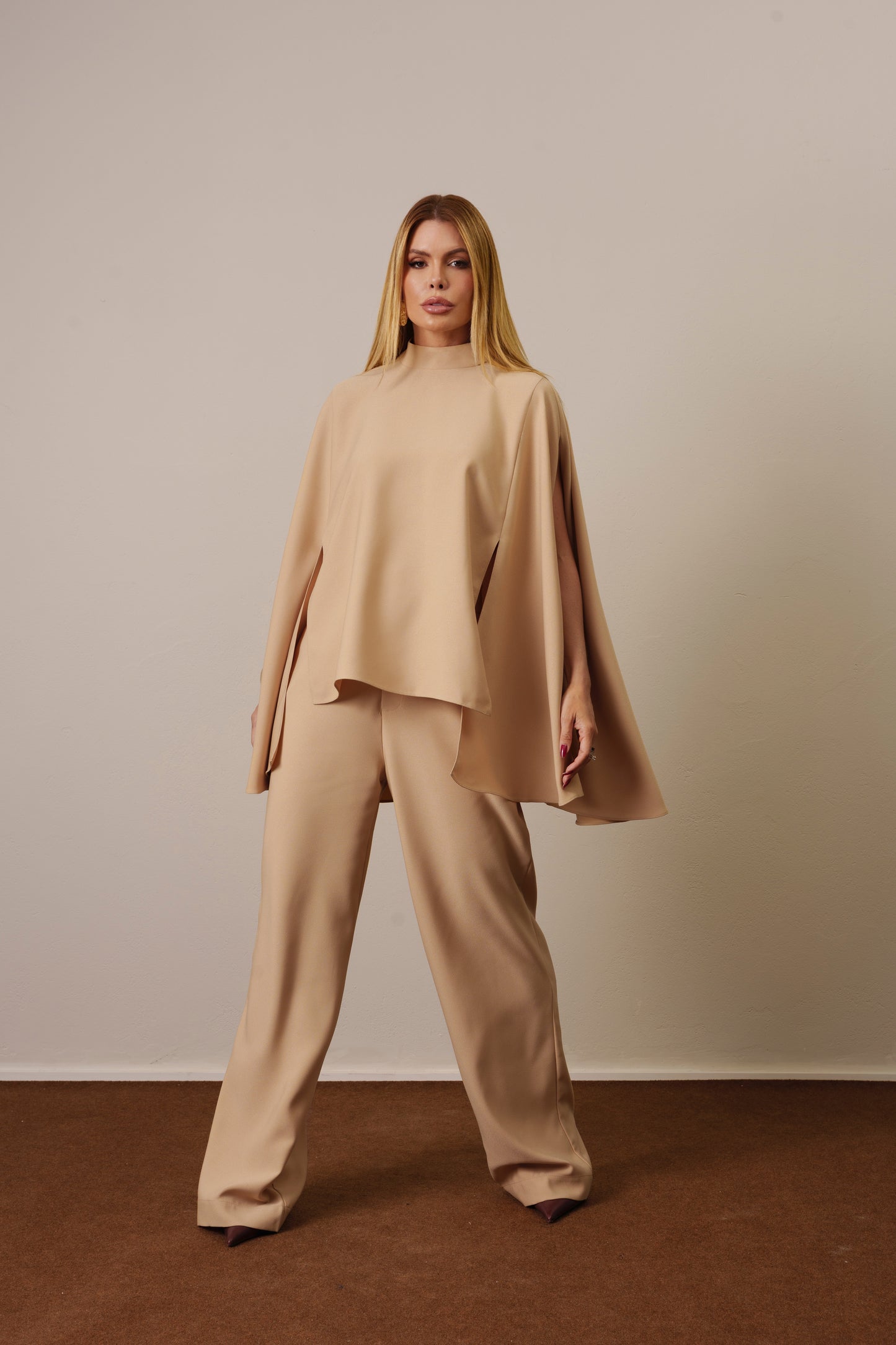 BLUSA CAPA AMPLA GOLA ALTA KRONNE