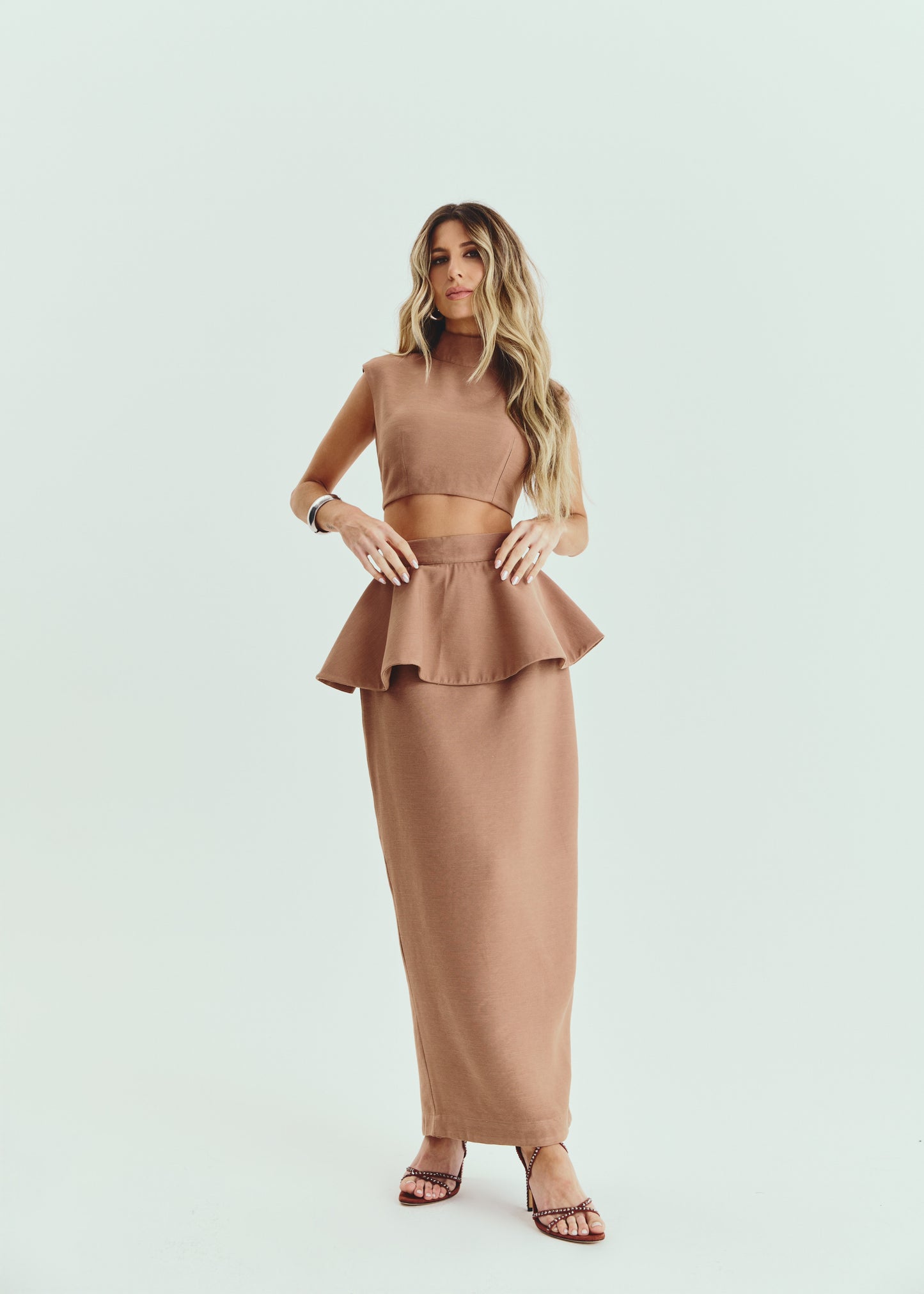 CONJUNTO CROPPED + SAIA COM PEPLUM KRONNE