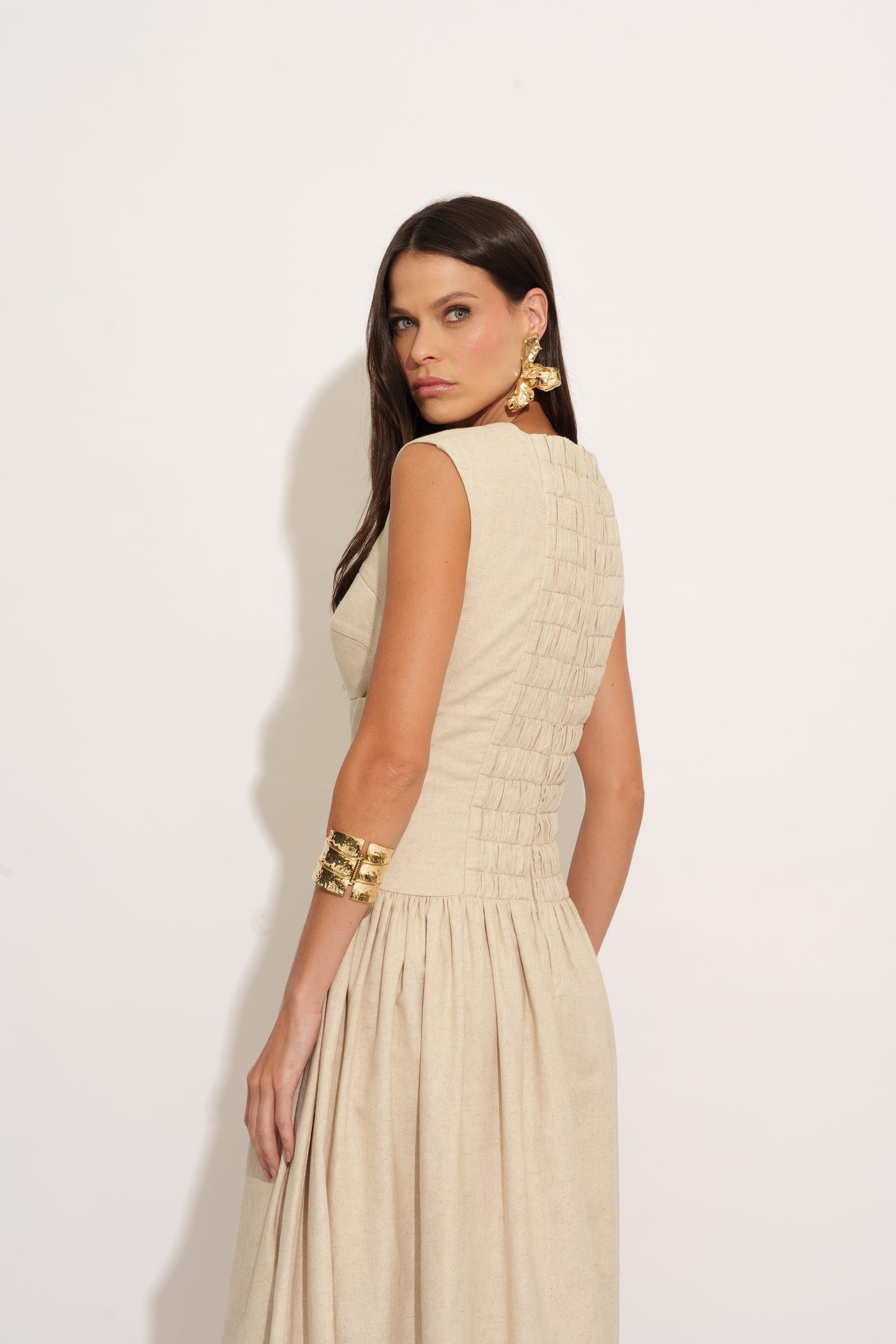 VESTIDO RECORTES BUSTO LINHO KRONNE