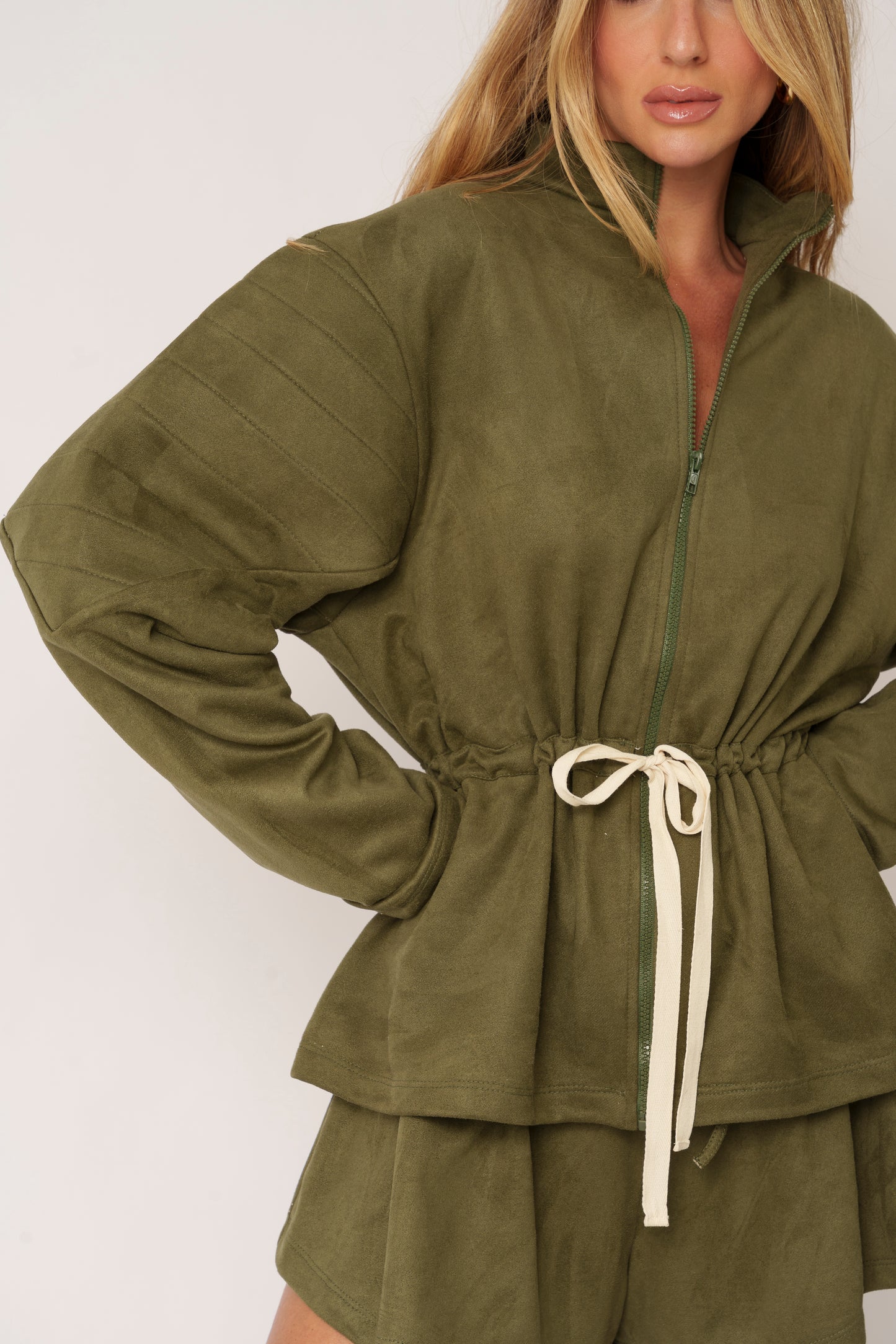 CONJUNTO CASACO GOLA ALTA + SHORT EVASÊ KRONNE