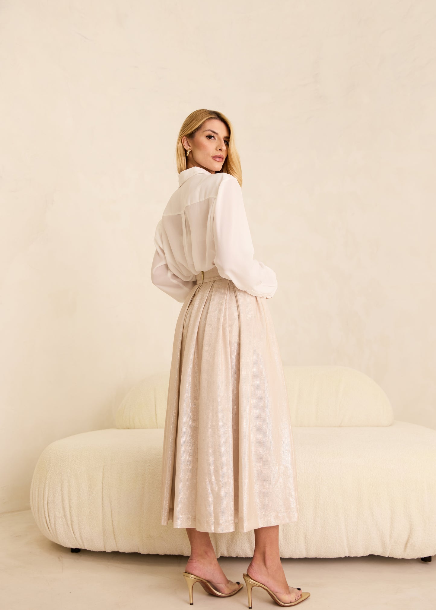 SAIA COM PREGAS BRILHO KRONNE