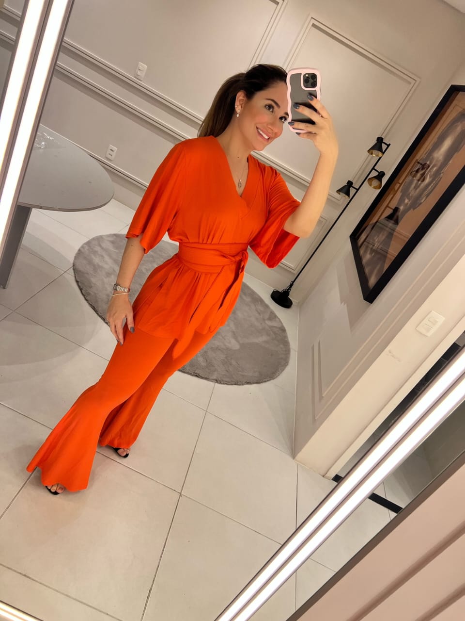 Conjunto blusa decote V e calça flare