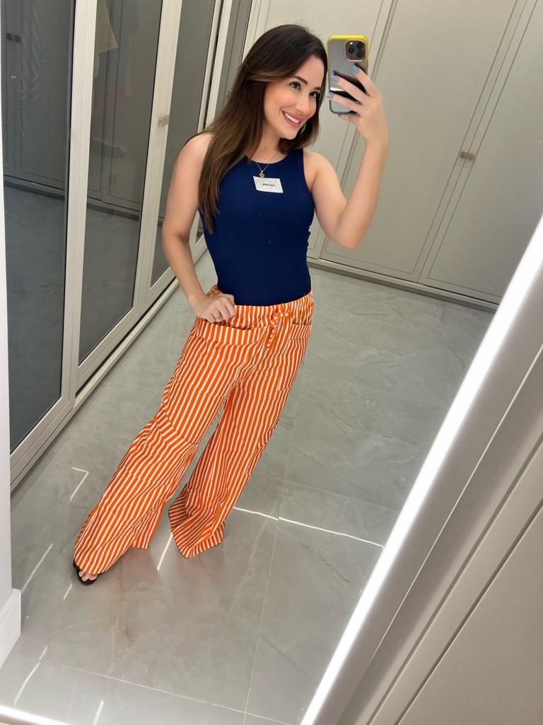 Calça fashion pantalona com listras