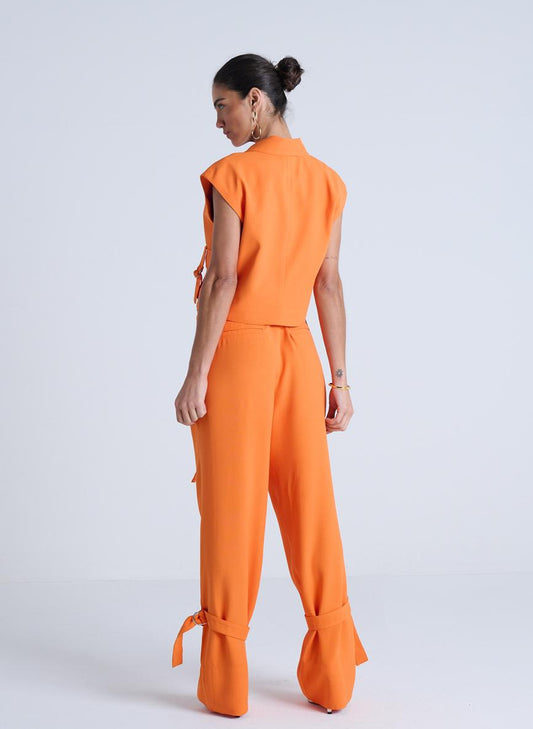 CONJUNTO COLETE E CALÇA CARGO COM PASSANTES E CINTO