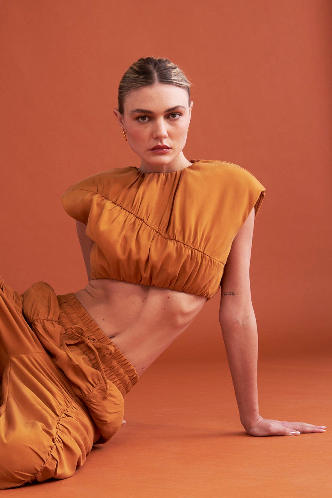 CROPPED COM DETALHE FRANZIDO KRONNE