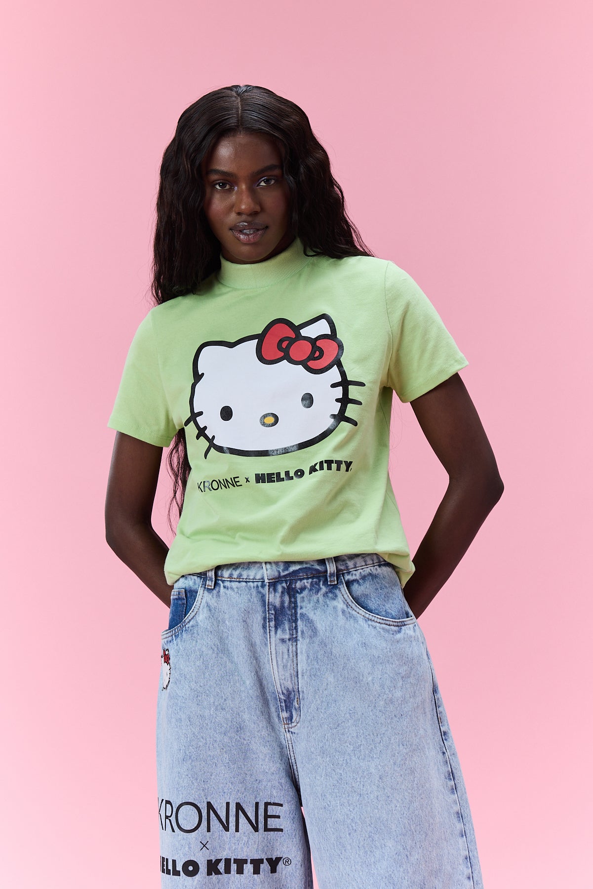 T-shirt gola alta Kronne x Hello Kitty T-shirt gola alta Kronne x Hello Kitty