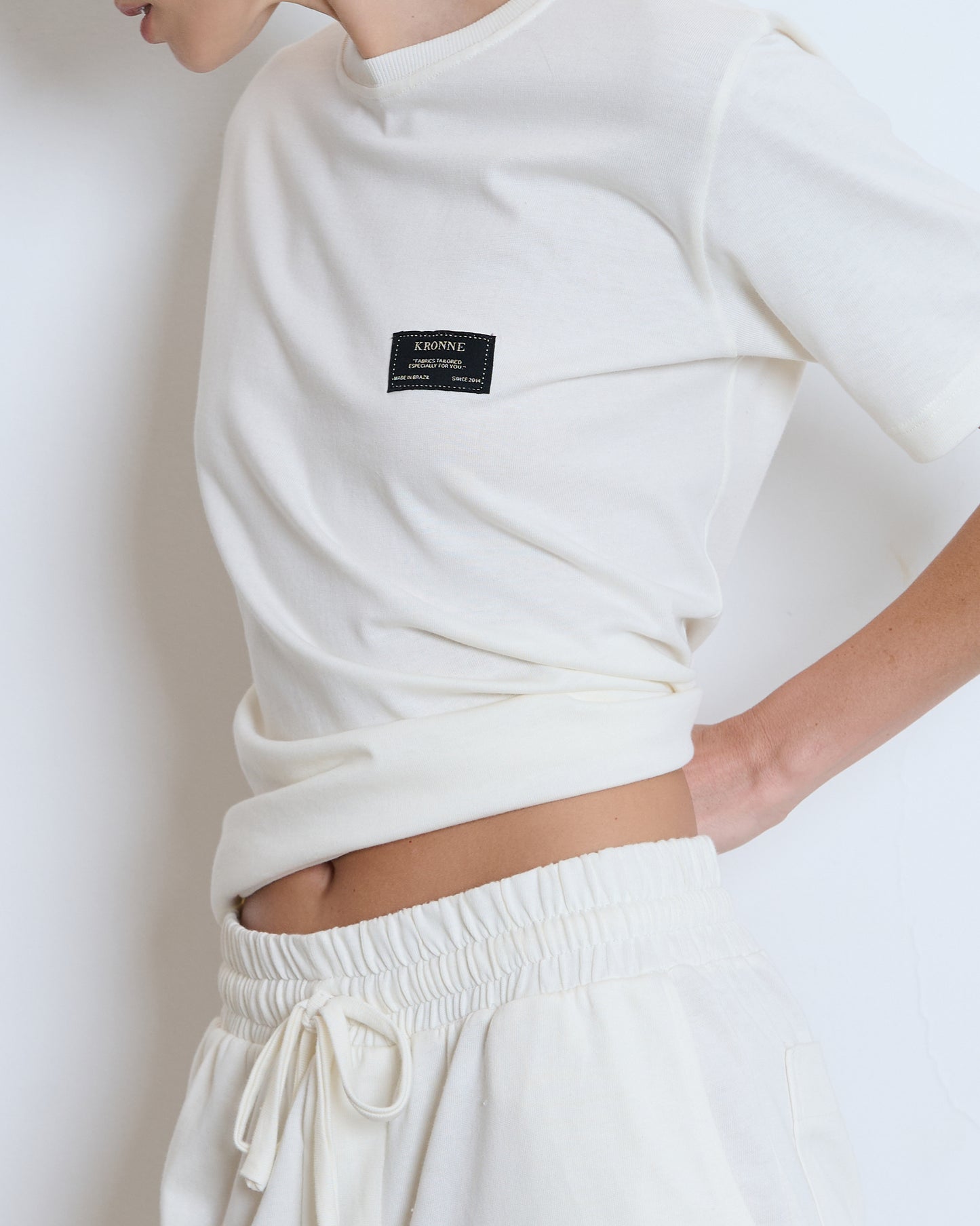 CONJUNTO T-SHIRT E BERMUDA KRONNE