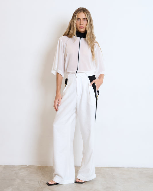 CALÇA ALFAIATARIA COM RECORTE LATERAL