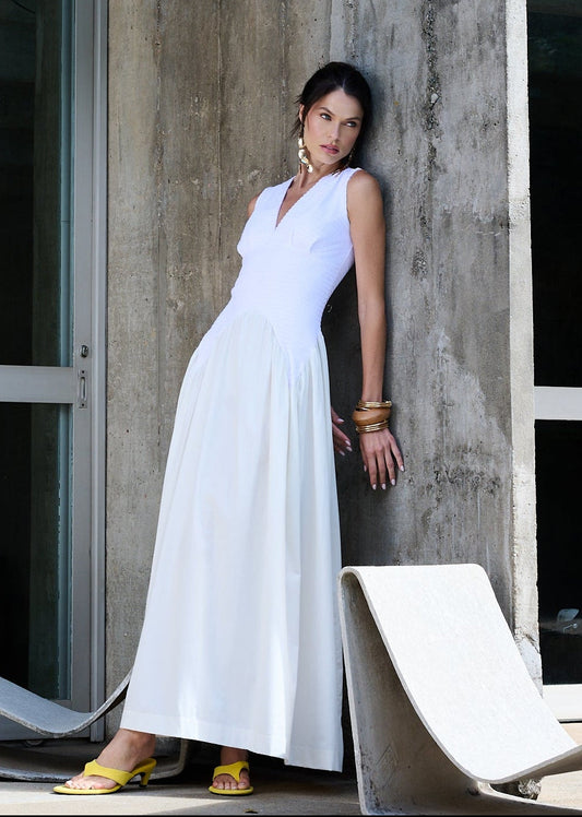 VESTIDO COM RECORTES PONTAS E DECOTE V