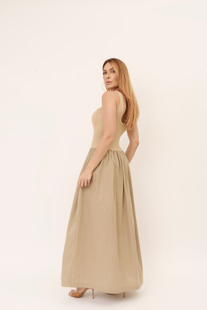 VESTIDO DECOTE BANDEAU RECORTE LISTRAS