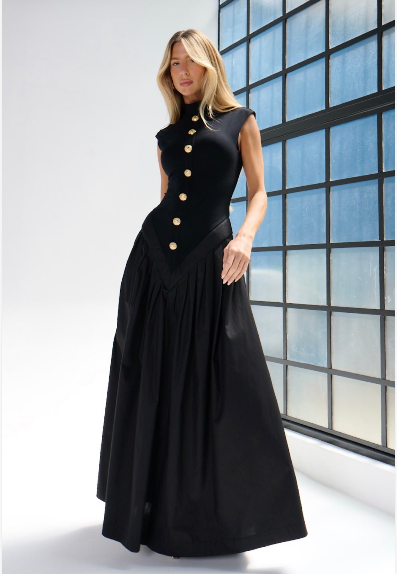 VESTIDO LONGO KRONNE GOLA ALTA COM BOTÕES