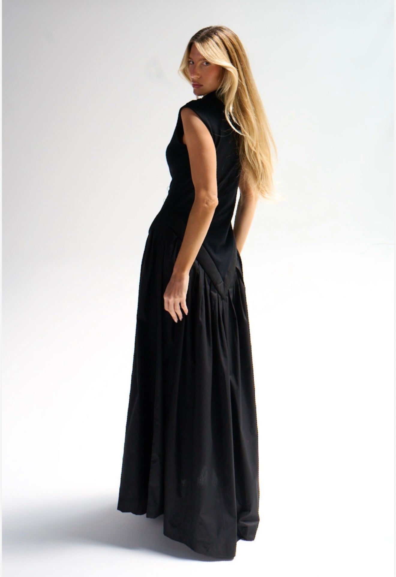 VESTIDO LONGO KRONNE GOLA ALTA COM BOTÕES