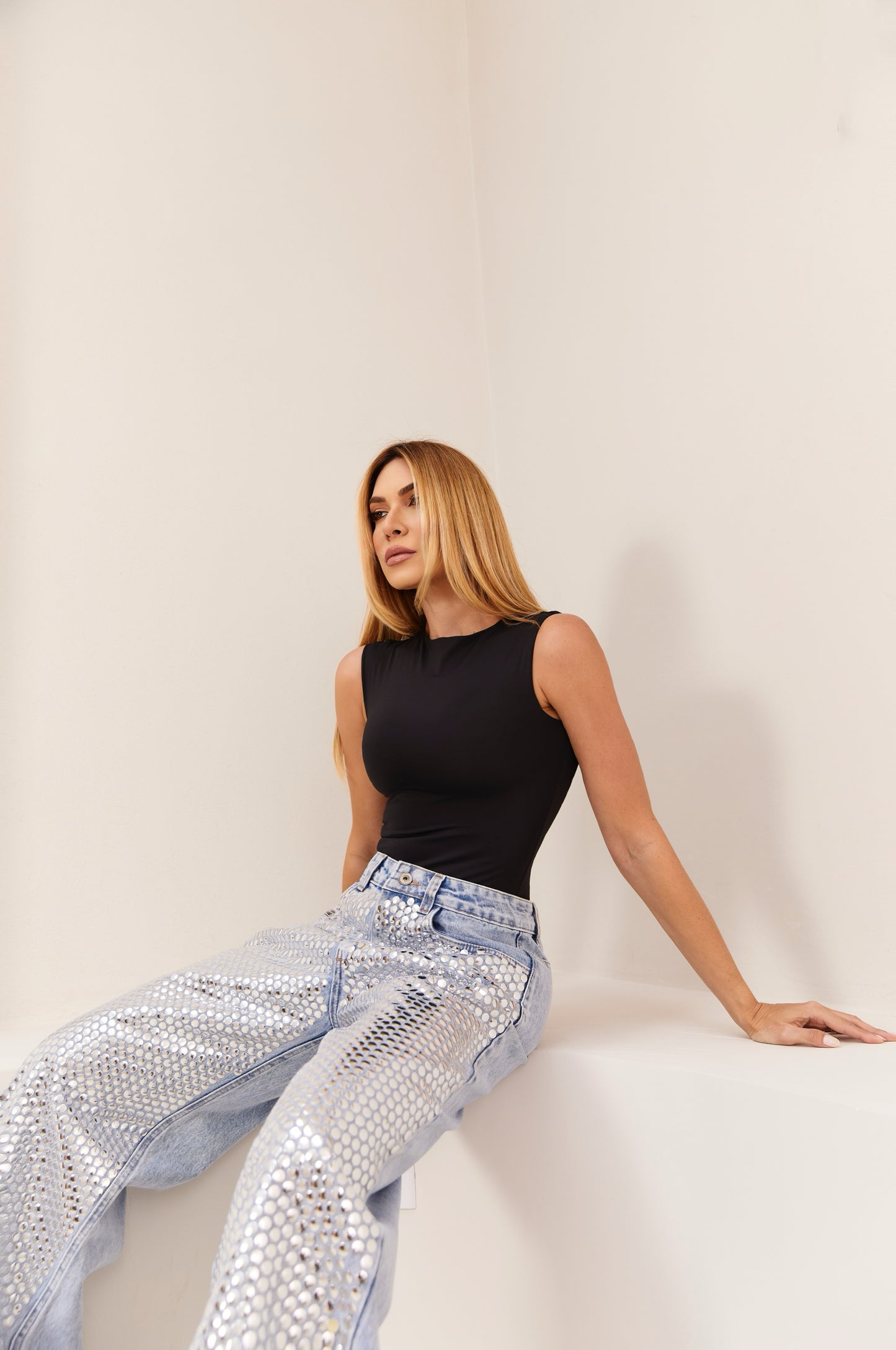 CALÇA JEANS EFEITO METÁLICO