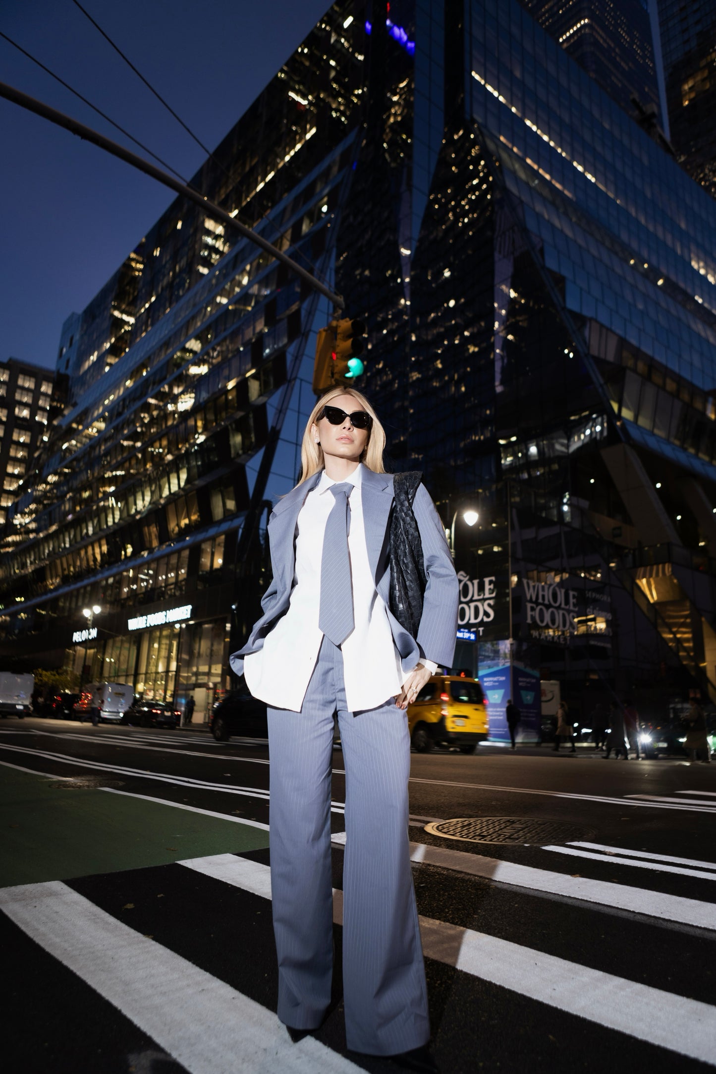 CALÇA COM PREGAS RISCA DE GIZ KRONNE