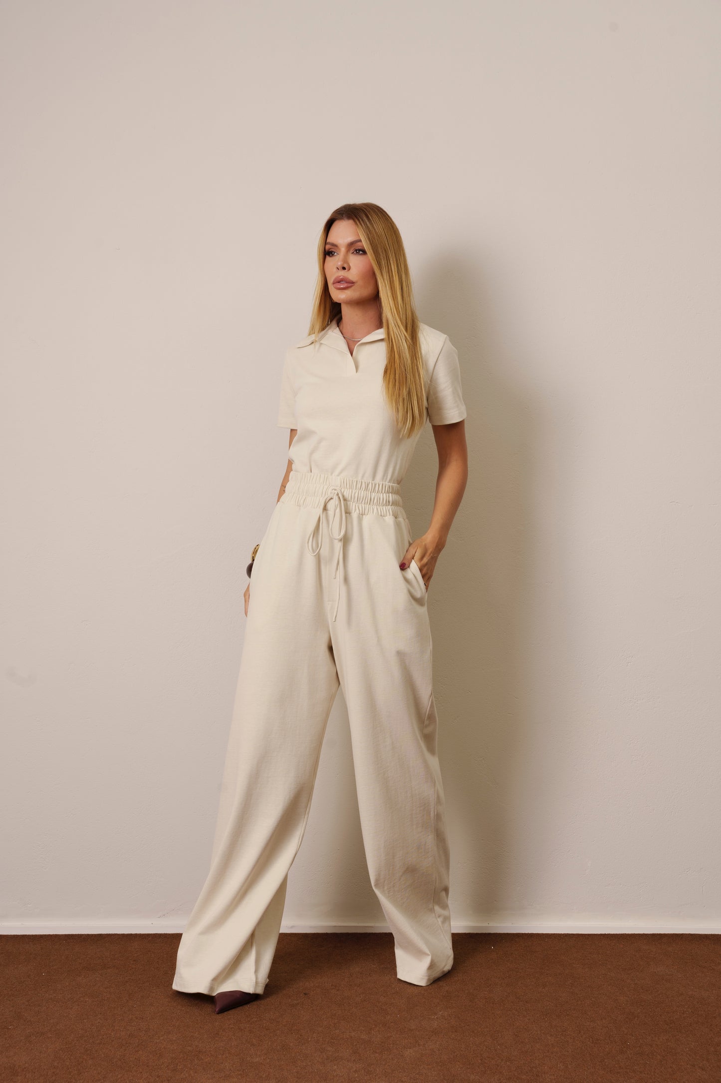 CONJUNTO BLUSA GOLA V COM CALÇA KRONNE