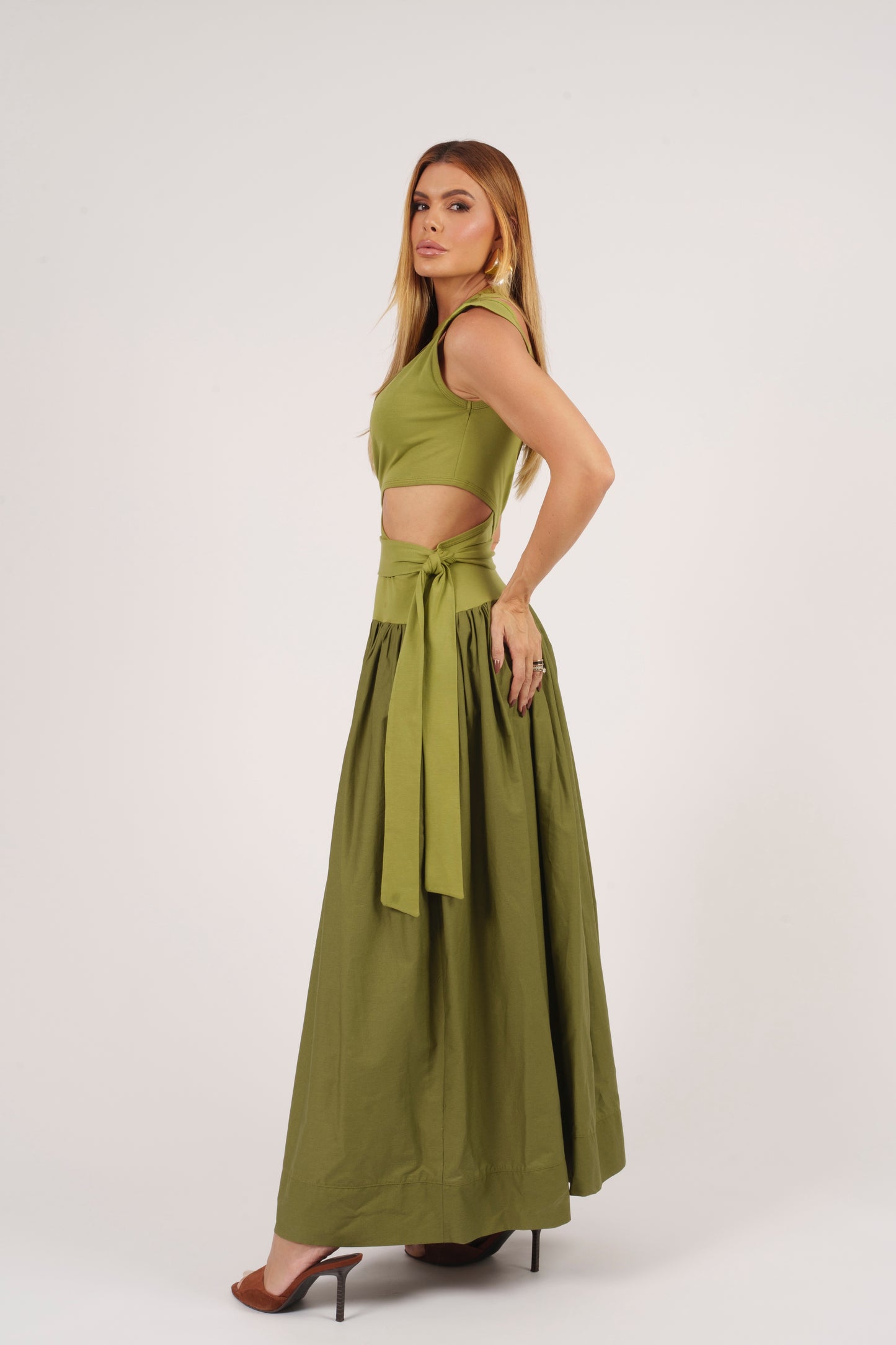 VESTIDO MIDI RECORTES KRONNE