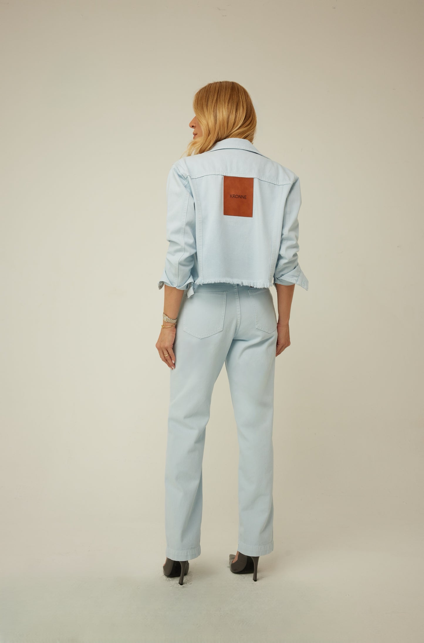 CALÇA RETA COM ETIQUETA KRONNE