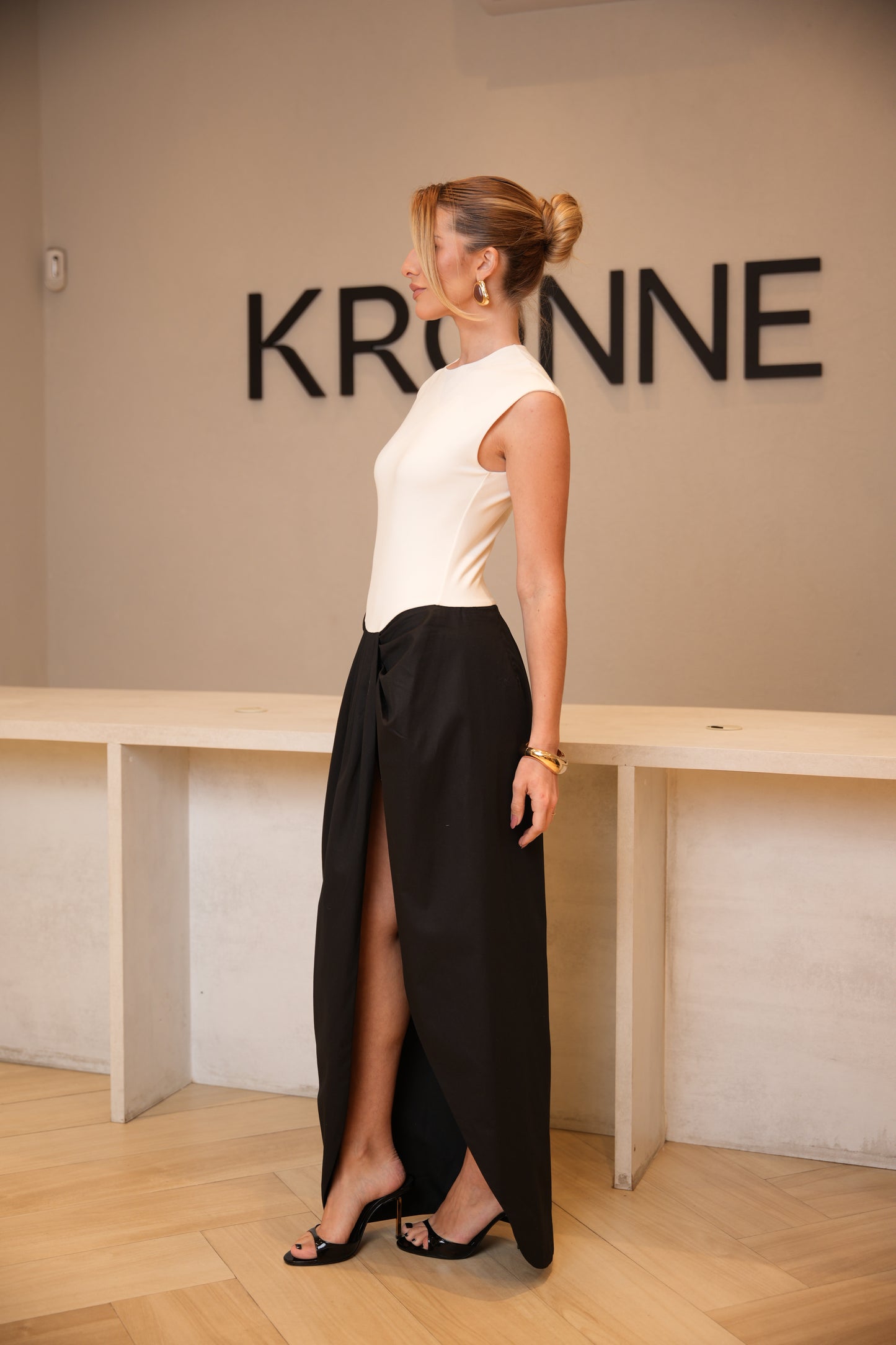 VESTIDO COM DRAPEADO NA CINTURA
