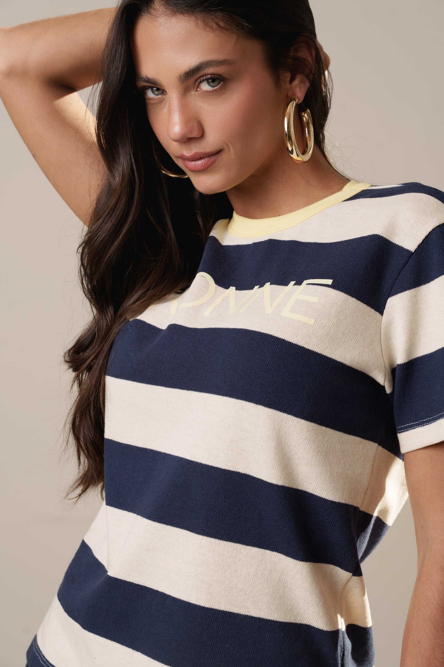 CONJUNTO BLUSA GOLA ALTA COM VIVO E SHORT DE VIES
