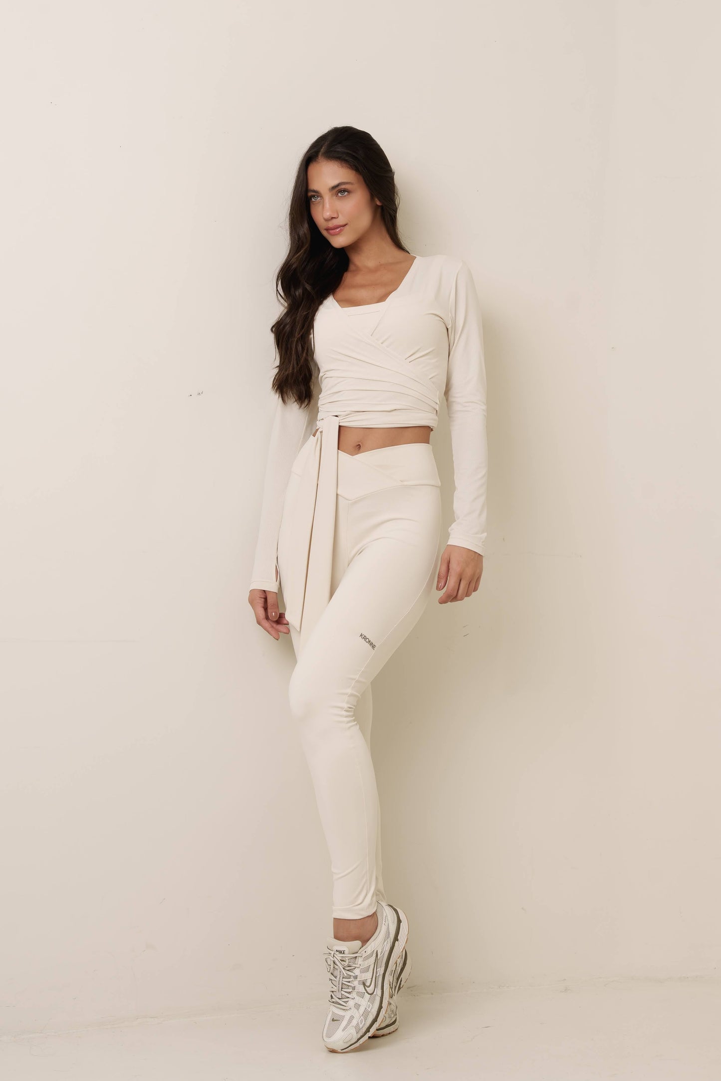 CALÇA LEGGING ESPORTIVA COM LOGO KRONNE