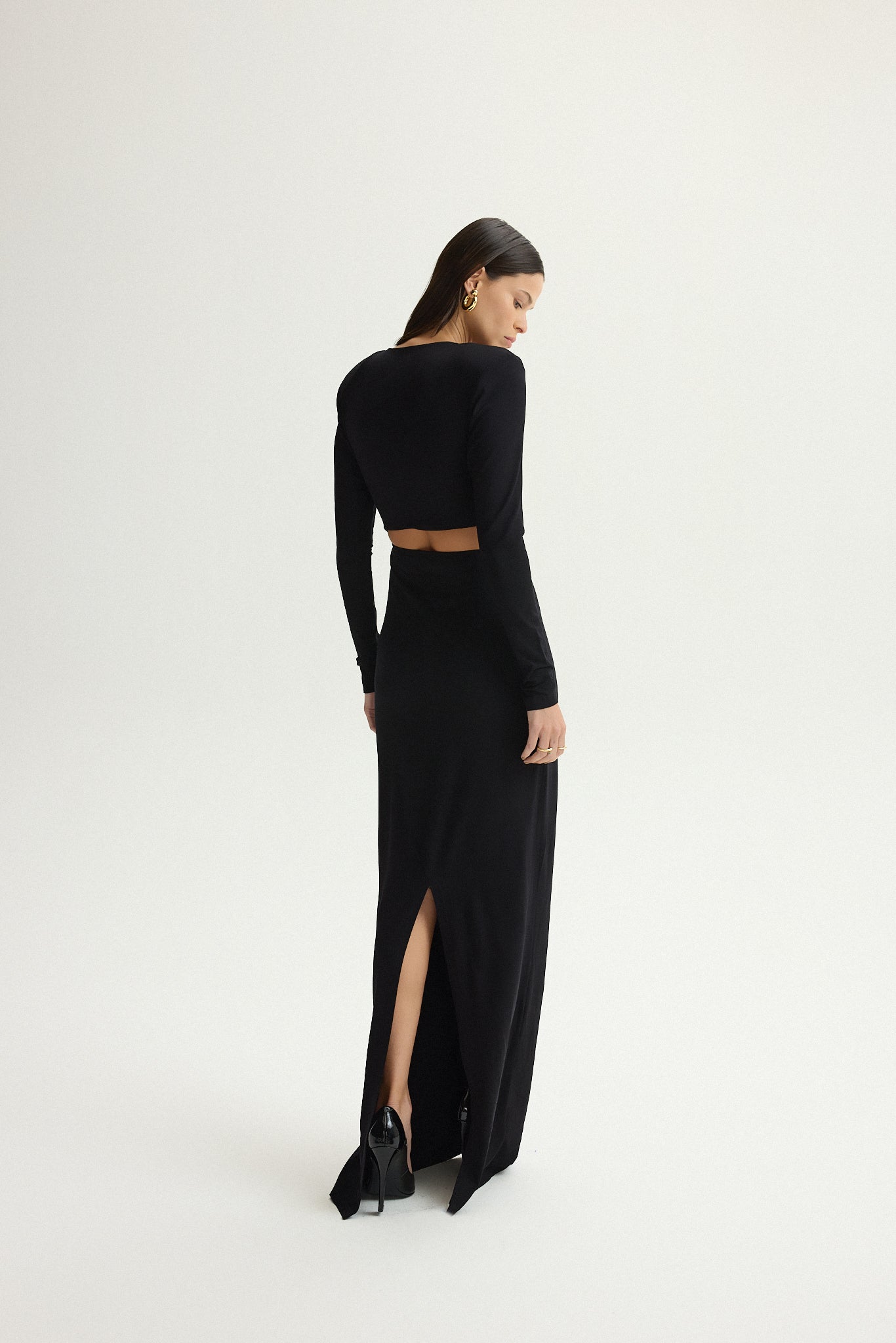 VESTIDO LONGO KRONNE RECORTADO COM AVIAMENTO