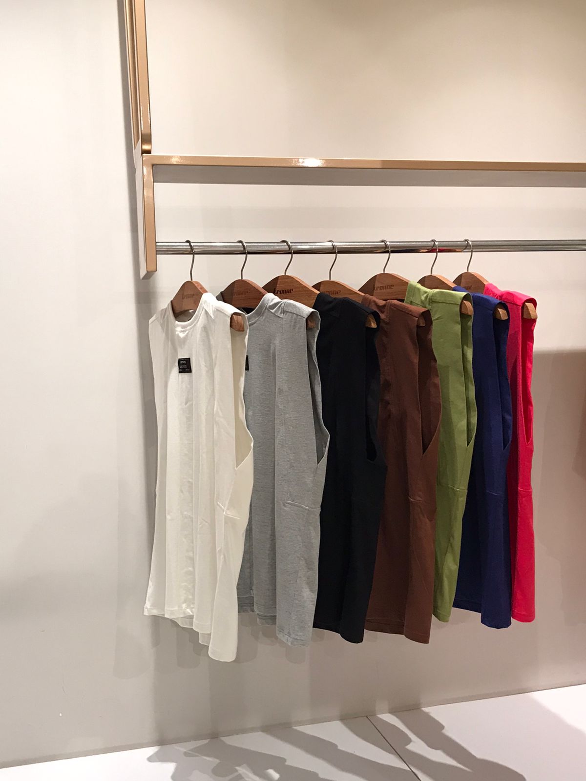 BLUSA REGATA COM PESPONTO