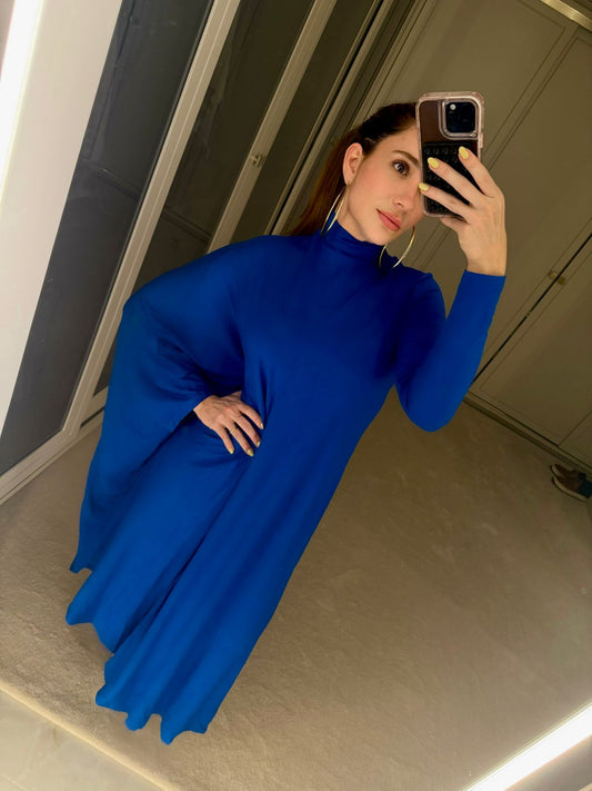 VESTIDO ASSIMÉTRICO COM MANGA AMPLA KRONNE