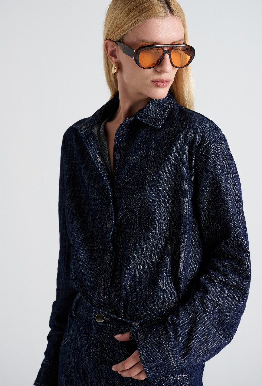 CAMISA COM GOLA E FENDA LATERAL JEANS KRONNE