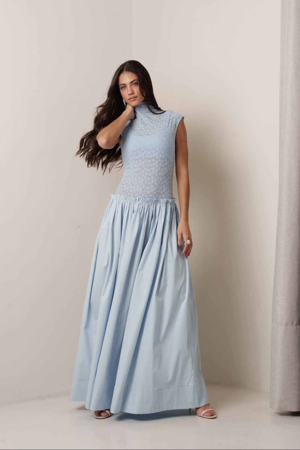 VESTIDO GOLA ALTA COM TOP E CINTURA DESLOCADA KRONNE