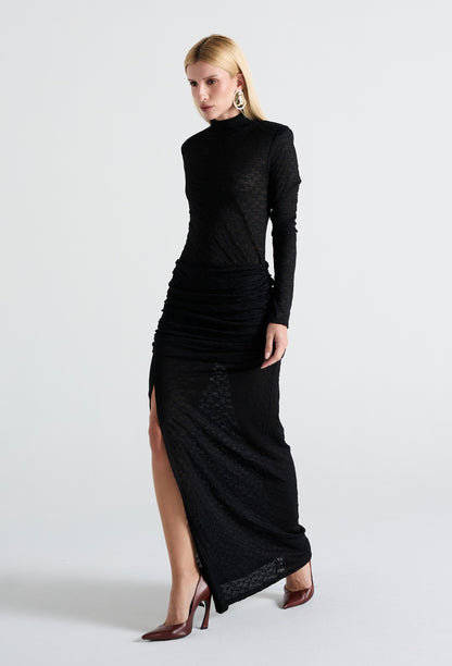 VESTIDO GOLA ALTA EM RENDA
